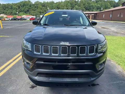Photos of 2019 Jeep Compass Latitude for sale in Waverly, OH at Hometown Chevrolet