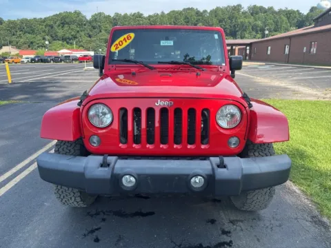 Photos of 2016 Jeep Wrangler Unlimited Rubicon for sale in Waverly, OH at Hometown Chevrolet