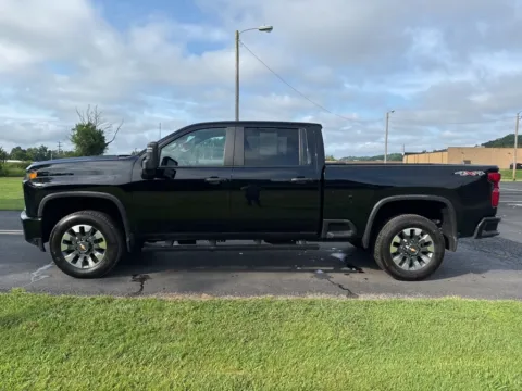 More photos of 2021 Chevrolet Silverado 2500HD Custom at Hometown Chevrolet, OH