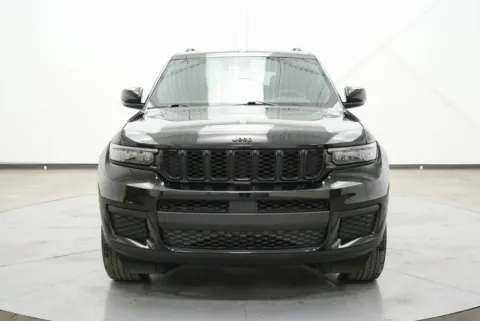 Photos of 2024 Jeep Grand Cherokee L Altitude for sale in Waverly, OH at Hometown Chevrolet