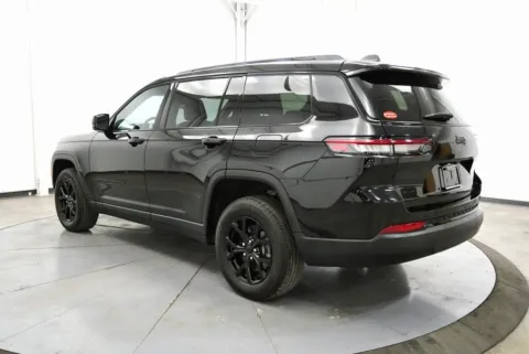 More photos of 2024 Jeep Grand Cherokee L Altitude at Hometown Chevrolet, OH