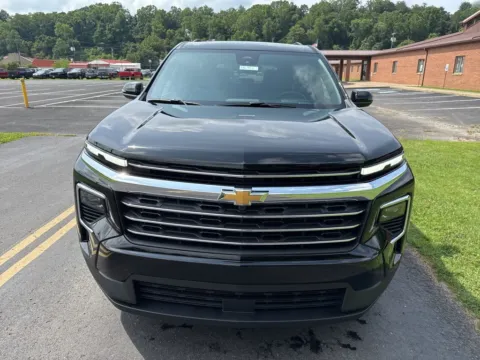 Photos of 2026 Chevrolet Traverse LT for sale in Waverly, OH at Hometown Chevrolet