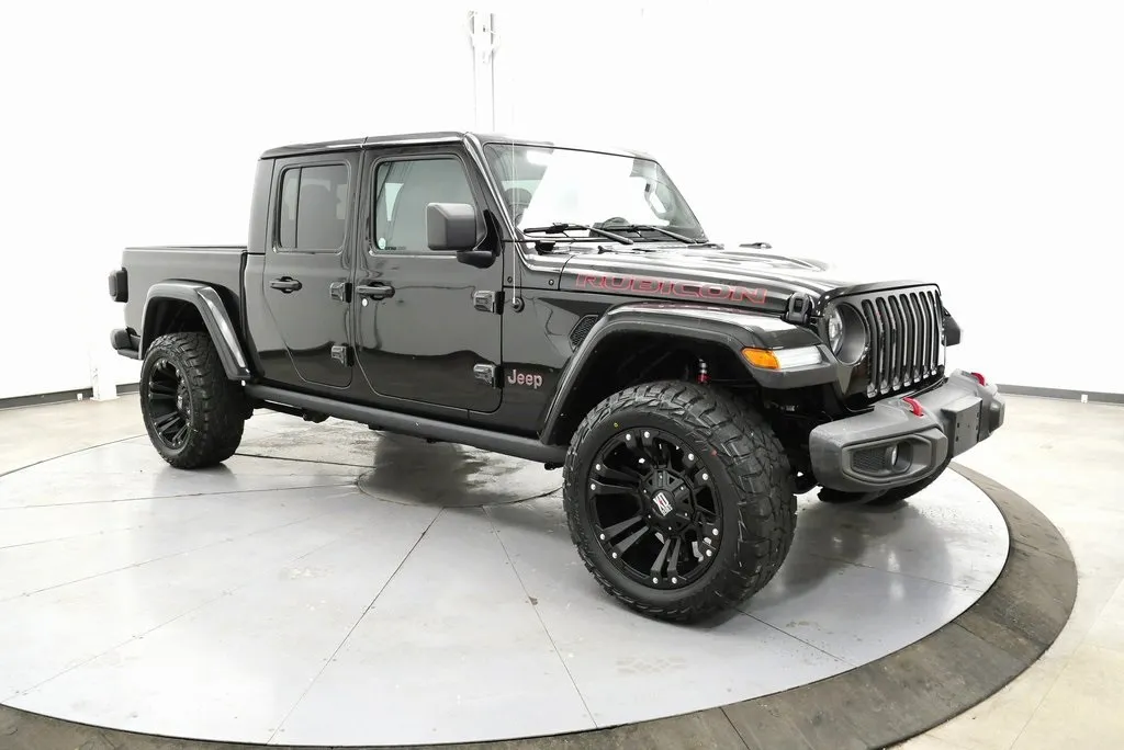 Black 2022 Jeep Gladiator Rubicon for sale in Waverly, OH