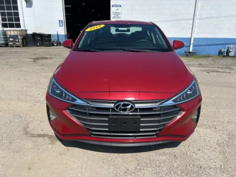 Photos of 2019 Hyundai Elantra SE for sale in Waverly, OH at Hometown Chevrolet