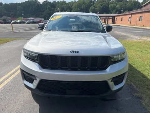 Photos of 2024 Jeep Grand Cherokee Altitude X for sale in Waverly, OH at Hometown Chevrolet