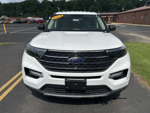 Photos of 2022 Ford Explorer XLT for sale in Waverly, OH at Hometown Chevrolet