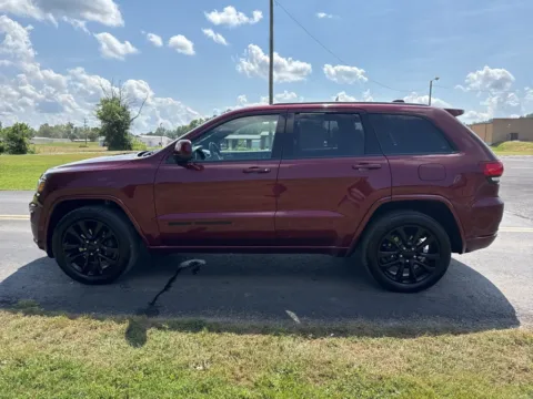 More photos of 2018 Jeep Grand Cherokee Altitude at Hometown Chevrolet, OH