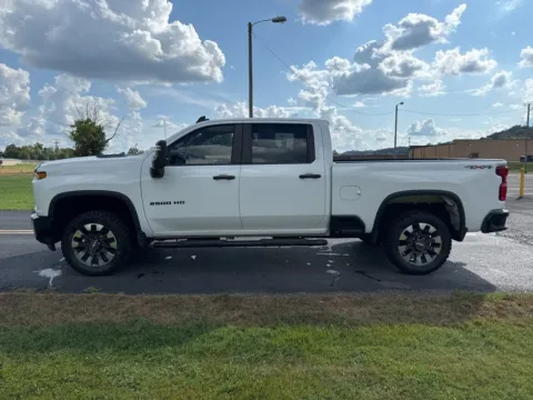 More photos of 2021 Chevrolet Silverado 2500HD Custom at Hometown Chevrolet, OH