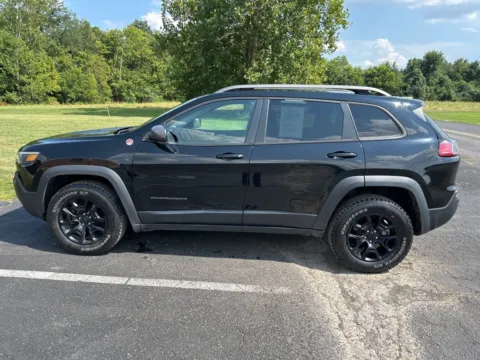 More photos of 2021 Jeep Cherokee Trailhawk at Hometown Chevrolet, OH