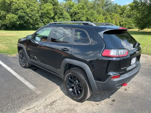 More photos of 2021 Jeep Cherokee Trailhawk at Hometown Chevrolet, OH