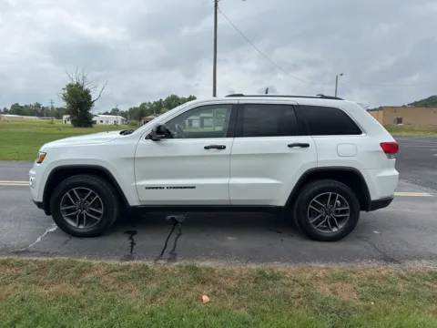 More photos of 2017 Jeep Grand Cherokee Limited at Hometown Chevrolet, OH