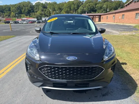 Photos of 2022 Ford Escape SE for sale in Waverly, OH at Hometown Chevrolet