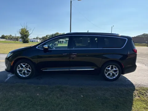 More photos of 2020 Chrysler Pacifica Limited at Hometown Chevrolet, OH