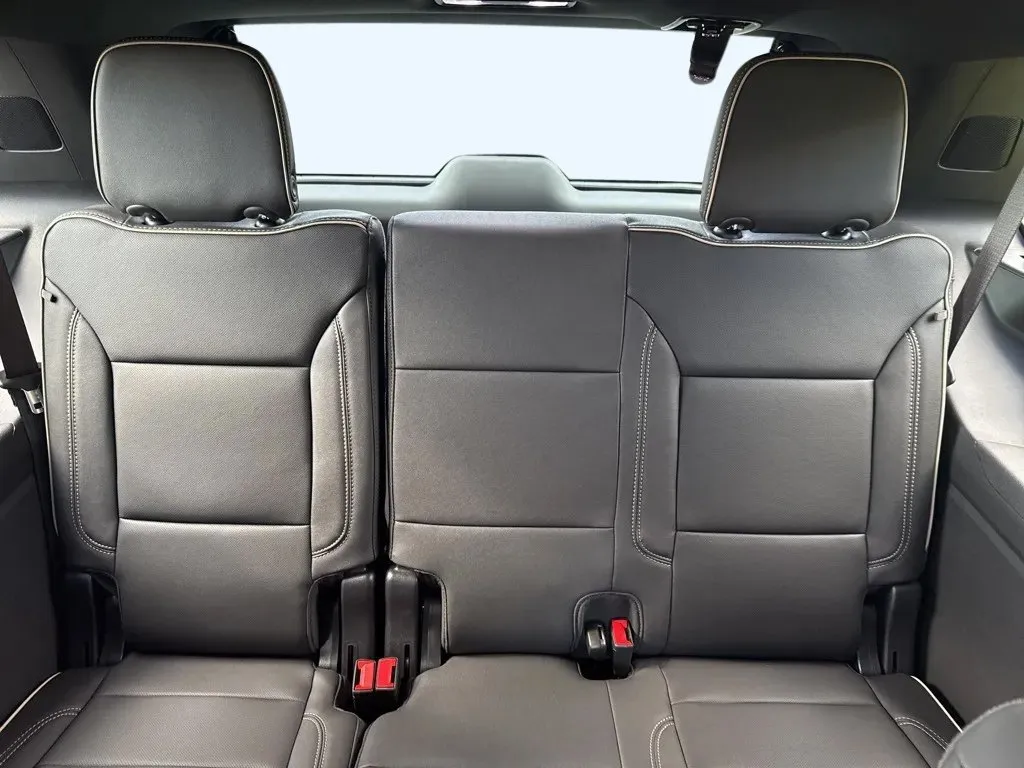 2025 Chevrolet Tahoe Premier - Photo 32