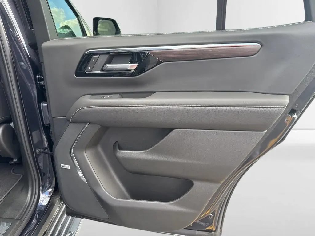 2025 Chevrolet Tahoe Premier - Photo 30