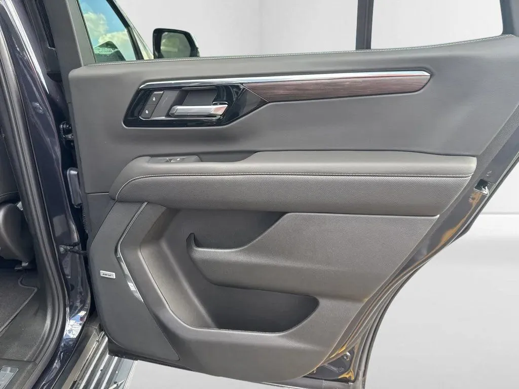 2025 Chevrolet Tahoe Premier - Photo 30