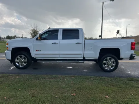 More photos of 2019 Chevrolet Silverado 2500HD LTZ at Hometown Chevrolet, OH