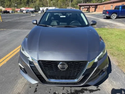 Photos of 2021 Nissan Altima 2.5 Platinum for sale in Waverly, OH at Hometown Chevrolet