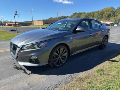 Another view of 2021 Nissan Altima 2.5 Platinum for sale in Waverly, OH at Hometown Chevrolet