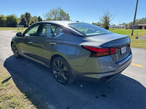 More photos of 2021 Nissan Altima 2.5 Platinum at Hometown Chevrolet, OH