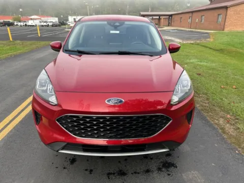 Photos of 2020 Ford Escape SE for sale in Waverly, OH at Hometown Chevrolet