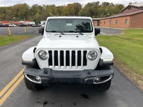 Photos of 2020 Jeep Gladiator Overland for sale in Waverly, OH at Hometown Chevrolet