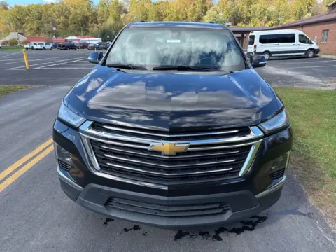 Photos of 2022 Chevrolet Traverse LT for sale in Waverly, OH at Hometown Chevrolet
