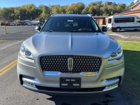 Photos of 2020 Lincoln Aviator Reserve for sale in Waverly, OH at Hometown Chevrolet