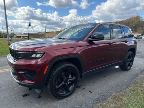 Another view of 2022 Jeep Grand Cherokee Altitude for sale in Waverly, OH at Hometown Chevrolet