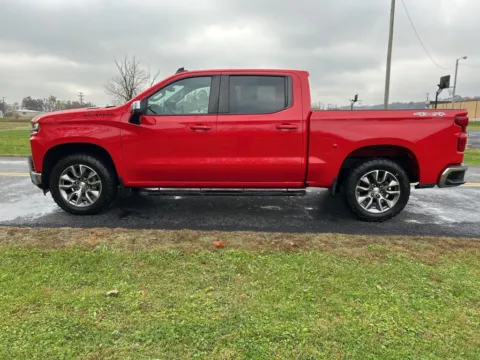More photos of 2021 Chevrolet Silverado 1500 LT at Hometown Chevrolet, OH