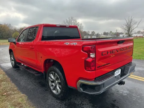 More photos of 2021 Chevrolet Silverado 1500 LT at Hometown Chevrolet, OH