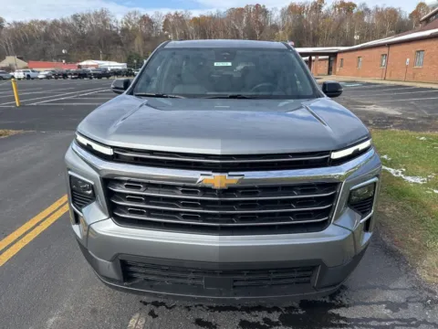 Photos of 2026 Chevrolet Traverse LT for sale in Waverly, OH at Hometown Chevrolet