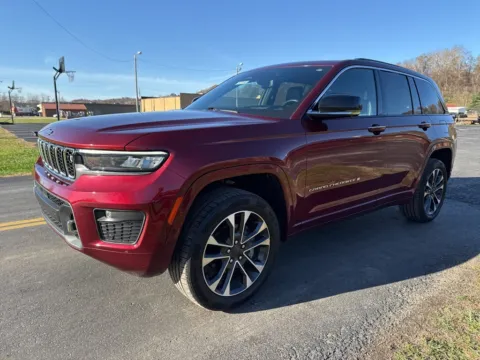 Another view of 2023 Jeep Grand Cherokee Overland for sale in Waverly, OH at Hometown Chevrolet