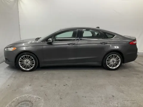 More photos of 2016 Ford Fusion SE at Ironton Automotive, OH