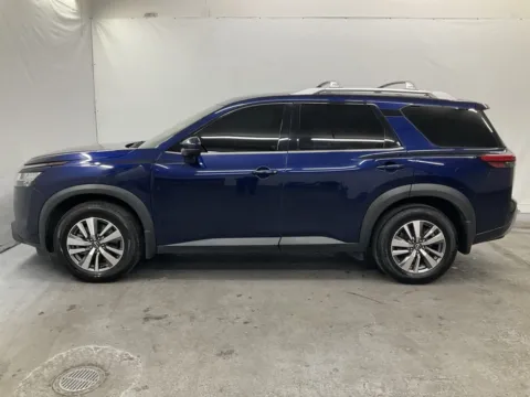 More photos of 2022 Nissan Pathfinder SL at Ironton Automotive, OH