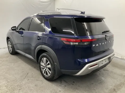 More photos of 2022 Nissan Pathfinder SL at Ironton Automotive, OH