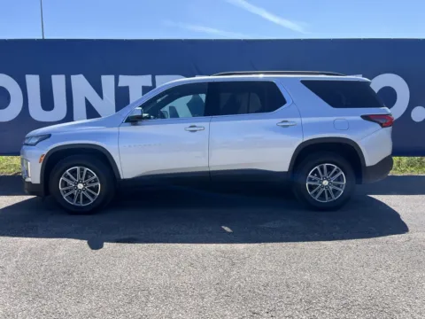 More photos of 2022 Chevrolet Traverse LT at Ironton Automotive, OH