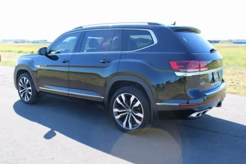 More photos of 2022 Volkswagen Atlas 3.6L V6 SEL Premium R-Line at Ironton Automotive, OH