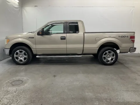 More photos of 2010 Ford F-150 SVT Raptor at Ironton Automotive, OH