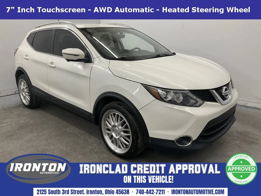 2017 Nissan Rogue Sport SL's photo