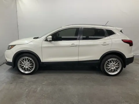 More photos of 2017 Nissan Rogue Sport SL at Ironton Automotive, OH