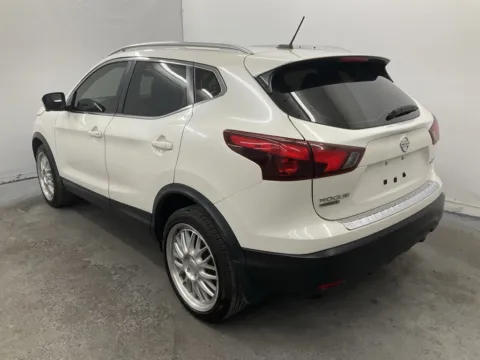 More photos of 2017 Nissan Rogue Sport SL at Ironton Automotive, OH