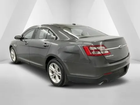 More photos of 2016 Ford Taurus SE at Ironton Automotive, OH