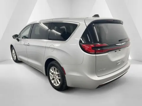 More photos of 2024 Chrysler Pacifica Touring L at Ironton Automotive, OH