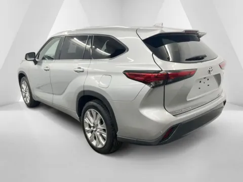 More photos of 2023 Toyota Highlander Hybrid Limited at Ironton Automotive, OH