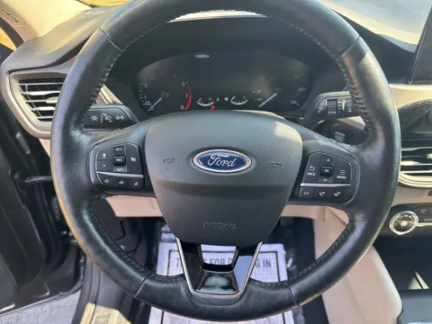More photos of 2020 Ford Escape SEL at Ironton Automotive, OH
