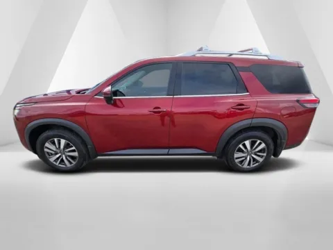 More photos of 2022 Nissan Pathfinder SL at Ironton Automotive, OH