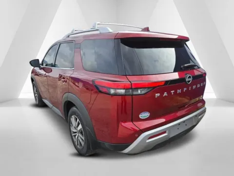 More photos of 2022 Nissan Pathfinder SL at Ironton Automotive, OH