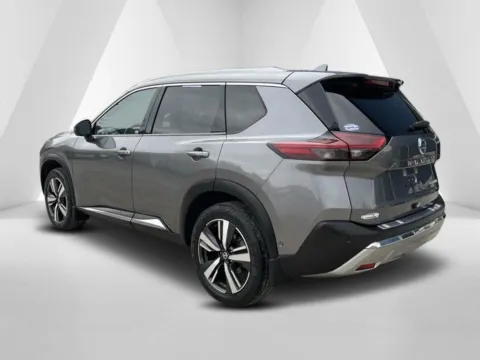 More photos of 2021 Nissan Rogue Platinum at Ironton Automotive, OH