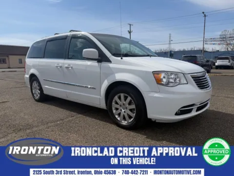 White 2013 Chrysler Town & Country Touring for sale in Ironton, OH